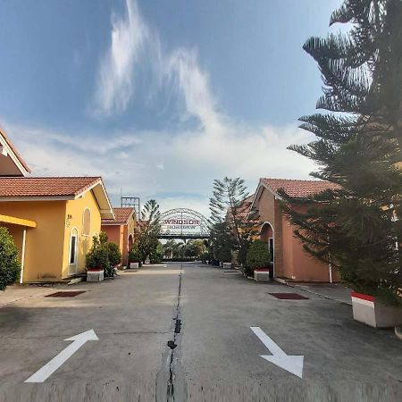 Windsor Resort Lop Buri Esterno foto