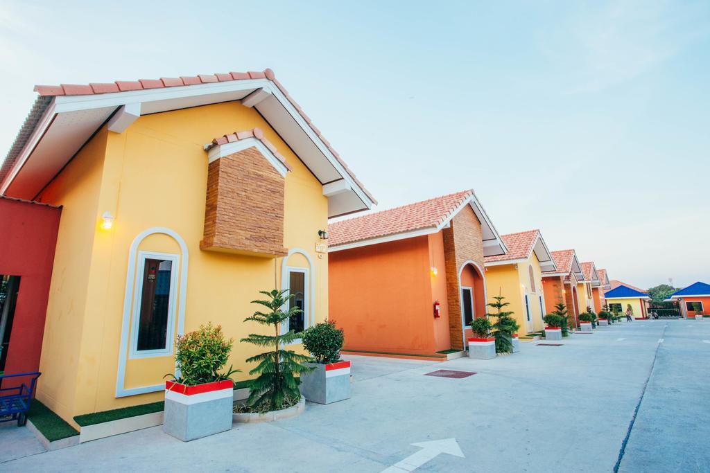Windsor Resort Lop Buri Esterno foto