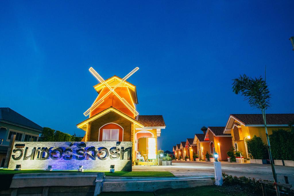Windsor Resort Lop Buri Esterno foto