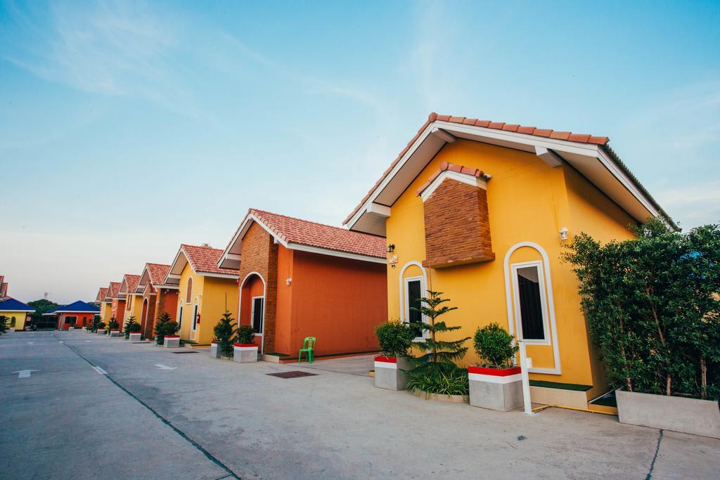 Windsor Resort Lop Buri Esterno foto