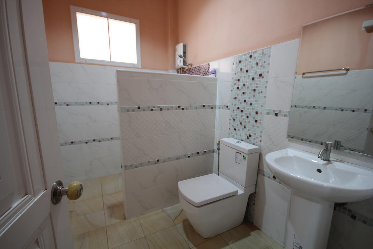 Windsor Resort Lop Buri Esterno foto