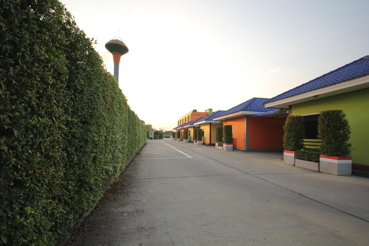 Windsor Resort Lop Buri Esterno foto