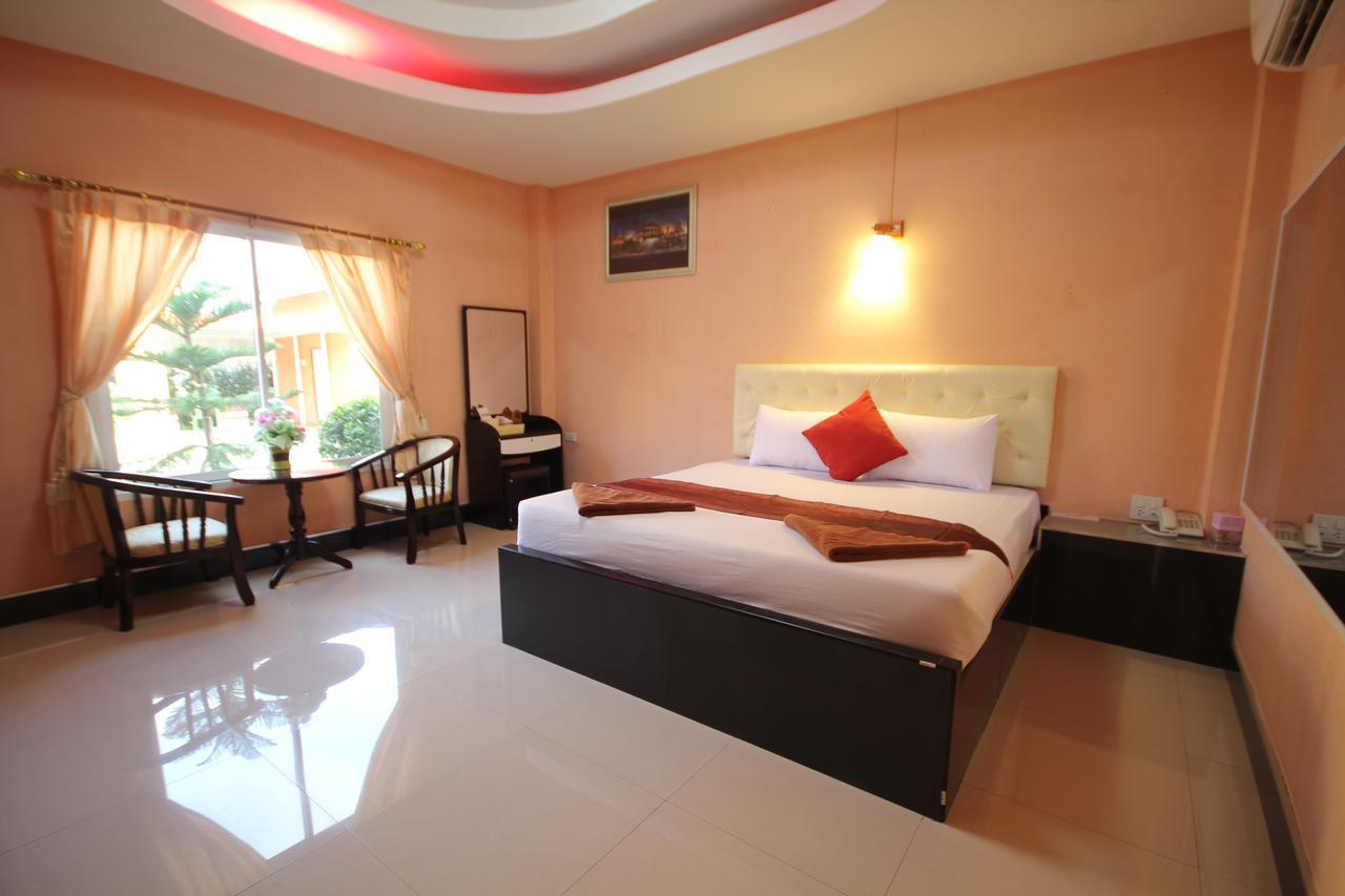 Windsor Resort Lop Buri Esterno foto